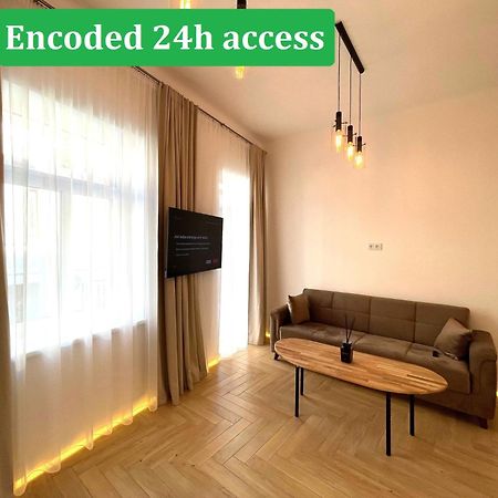 Picturesque Old Town Apartment With Charming Balcony Каунас Екстер'єр фото