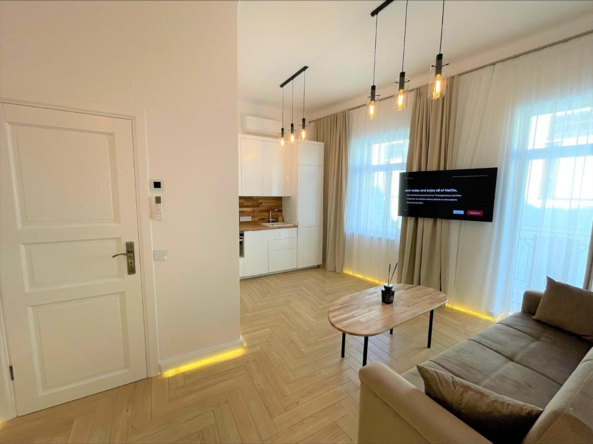 Picturesque Old Town Apartment With Charming Balcony Каунас Екстер'єр фото