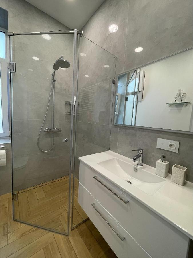 Picturesque Old Town Apartment With Charming Balcony Каунас Екстер'єр фото