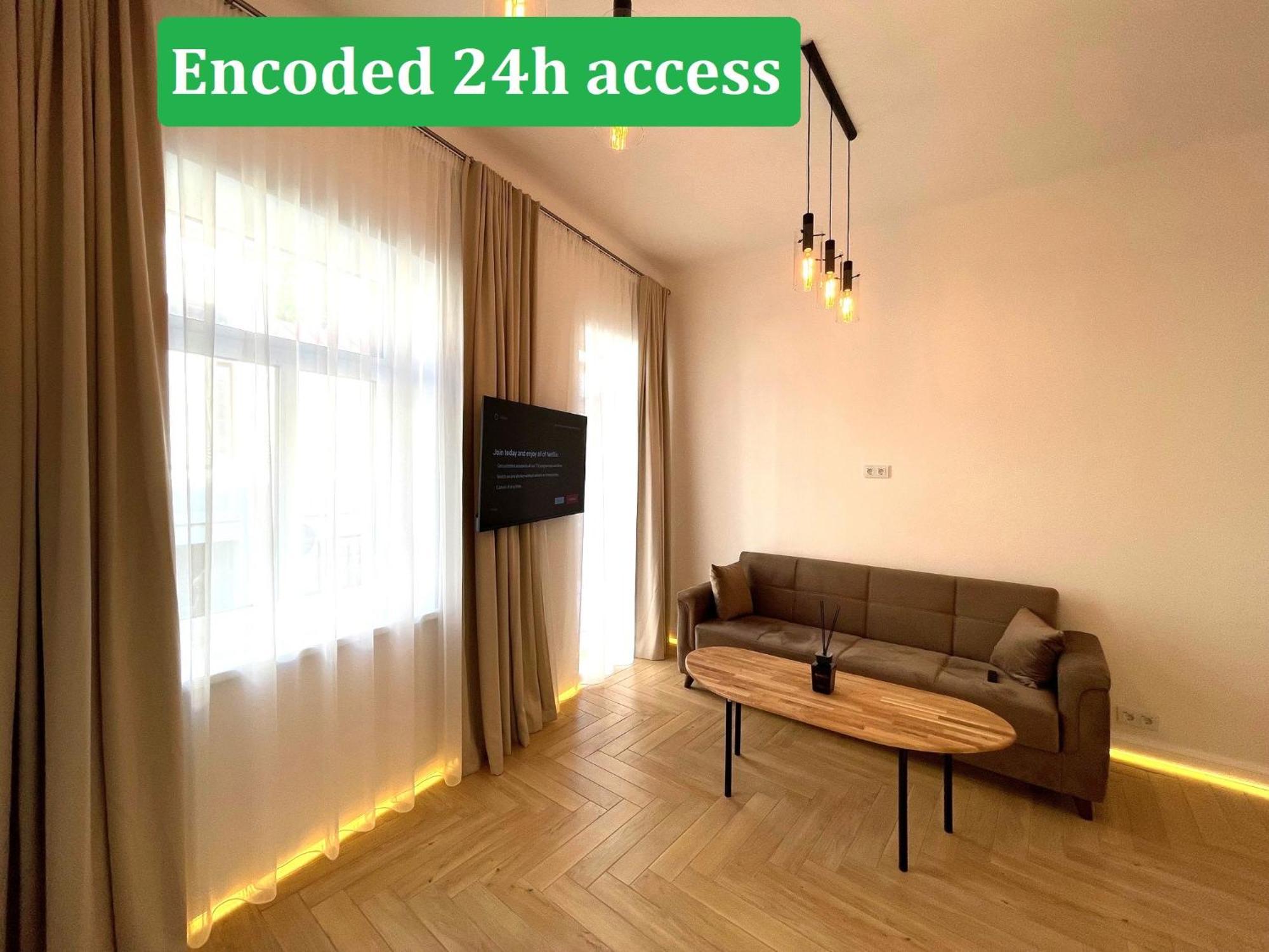 Picturesque Old Town Apartment With Charming Balcony Каунас Екстер'єр фото