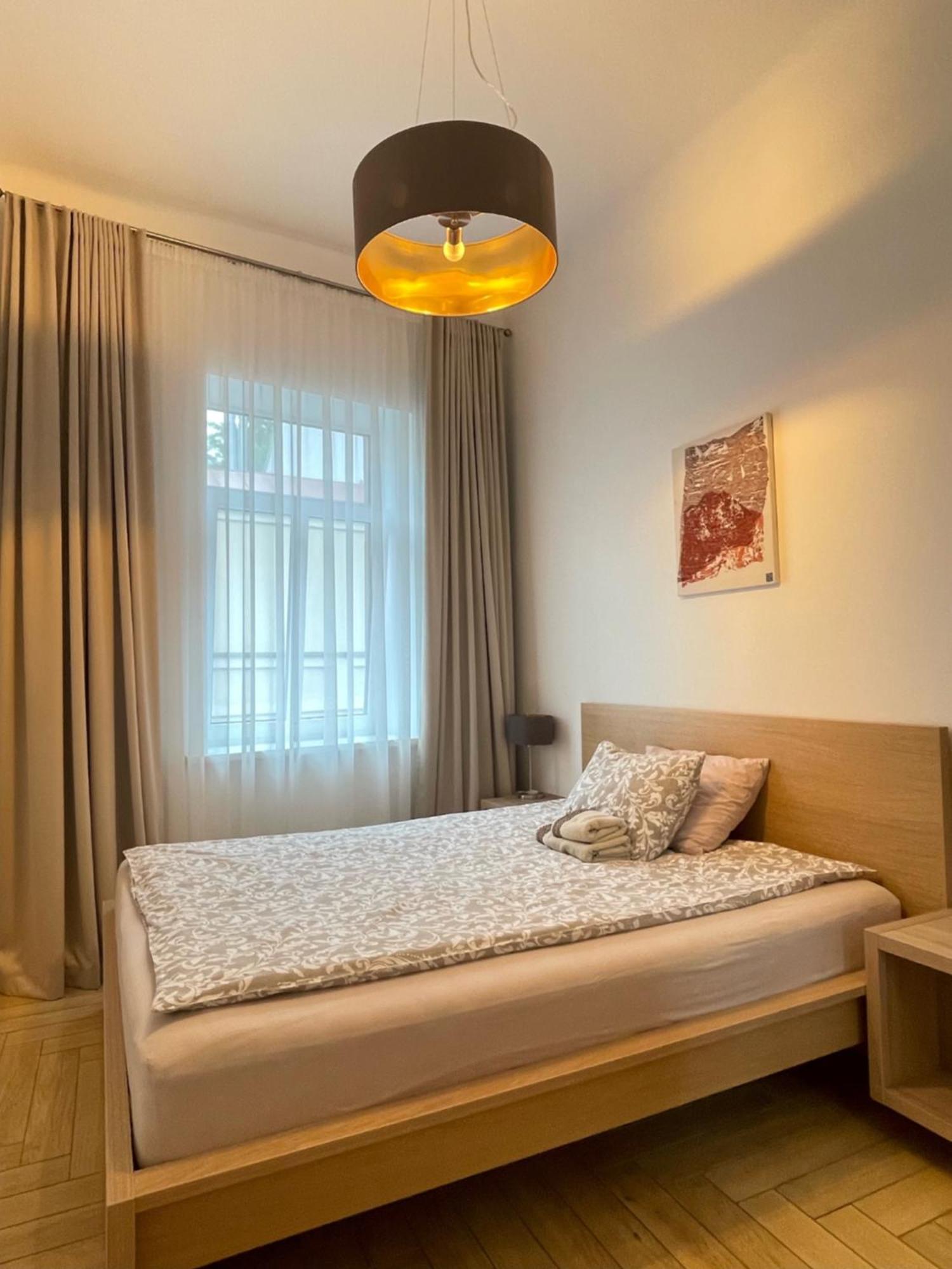 Picturesque Old Town Apartment With Charming Balcony Каунас Екстер'єр фото