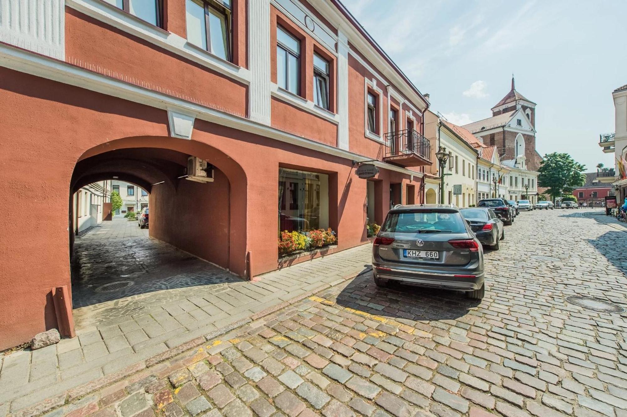 Picturesque Old Town Apartment With Charming Balcony Каунас Екстер'єр фото